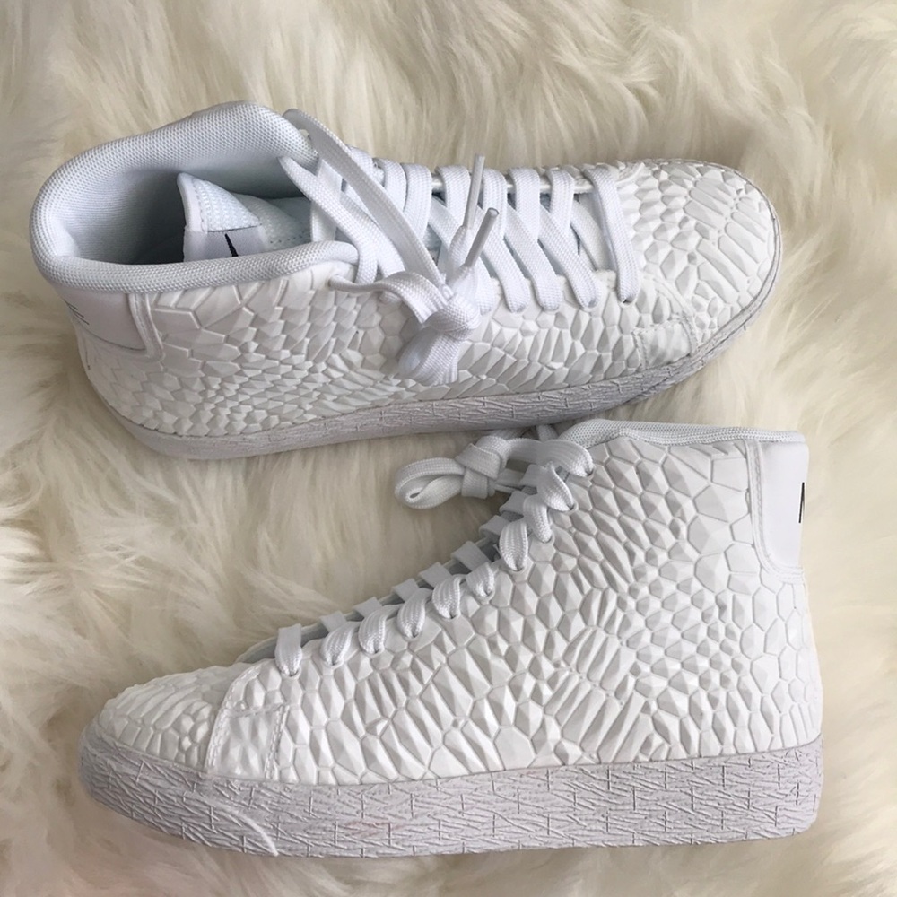 ❗️SALE Nike blazer mid shoes all white womens - Picture 2 of 8
